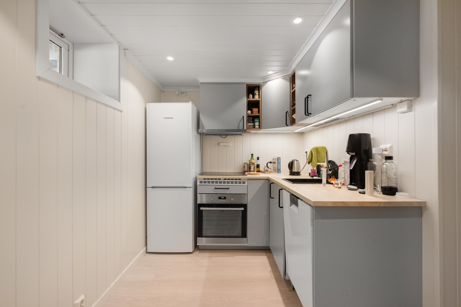 Kjøkken i sokkeletasje Galleribilde