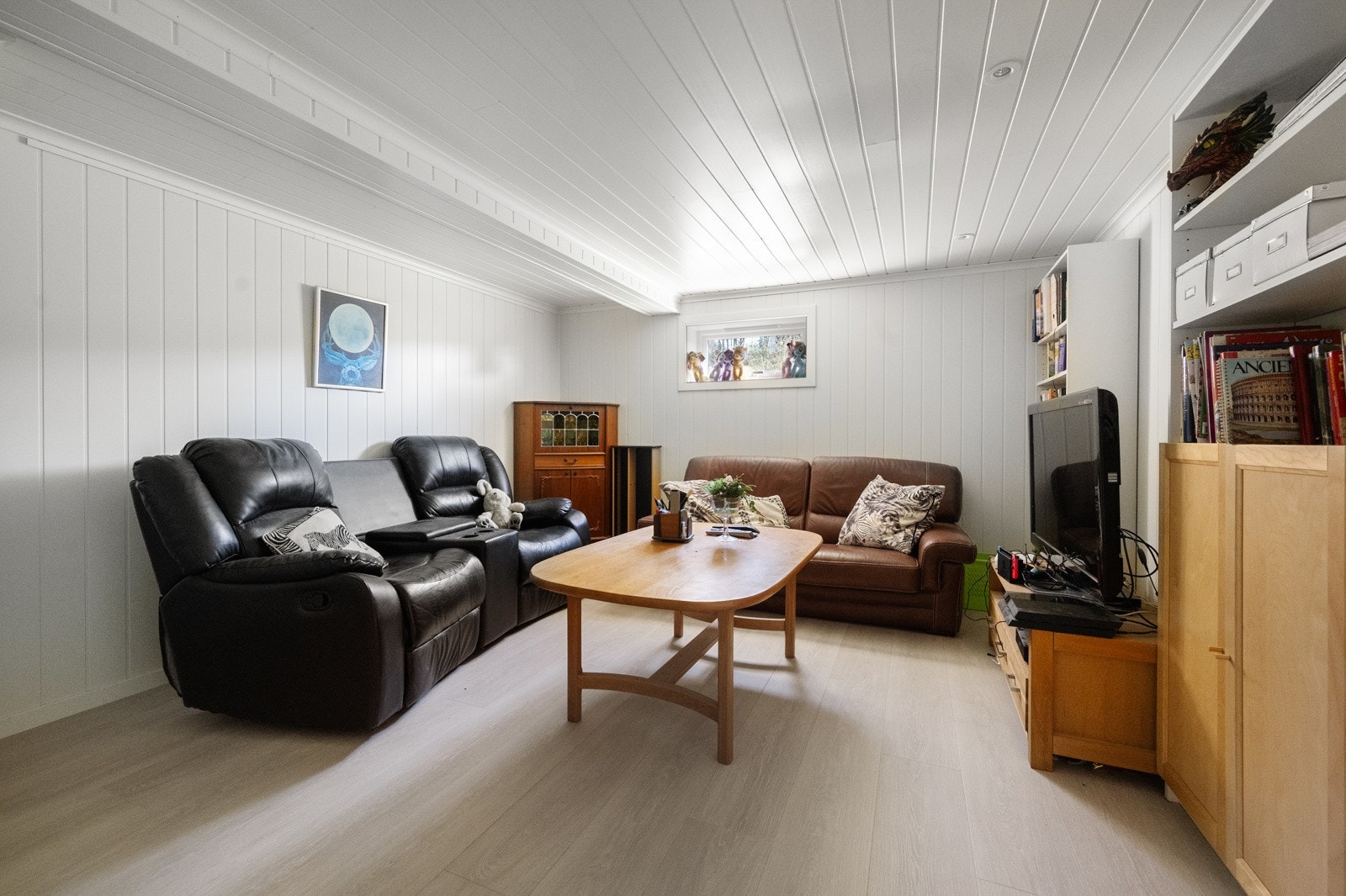 Stue i sokkeletasje Galleribilde