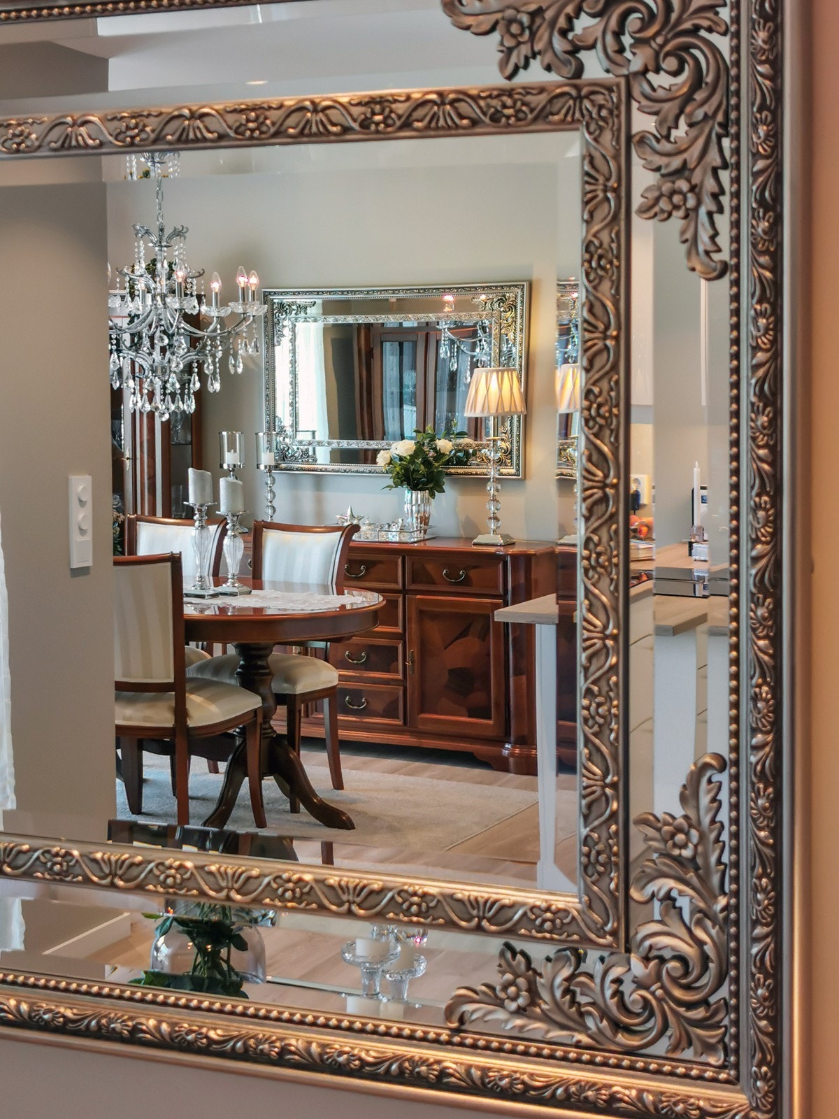 Spisestuen er et perfekt sted for både hverdagsmåltider og hyggelige sammenkomster. Galleribilde