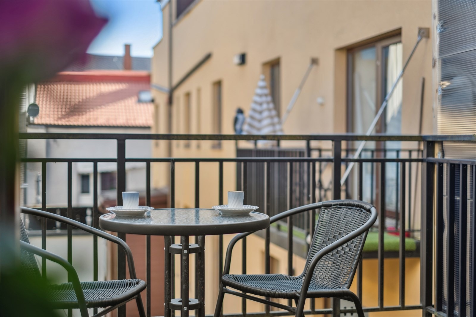 Balkong på 7 m² som vender ut mot rolig bakgård. Galleribilde