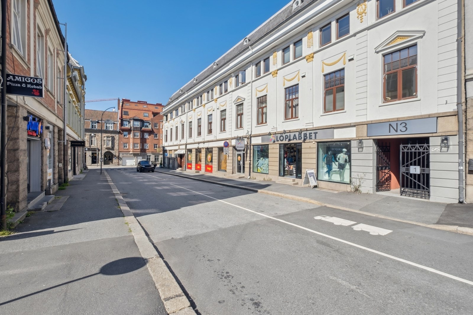 En fin 2-roms selveier i en gammel bygård som ble renovert i perioden 2019-2023. Galleribilde