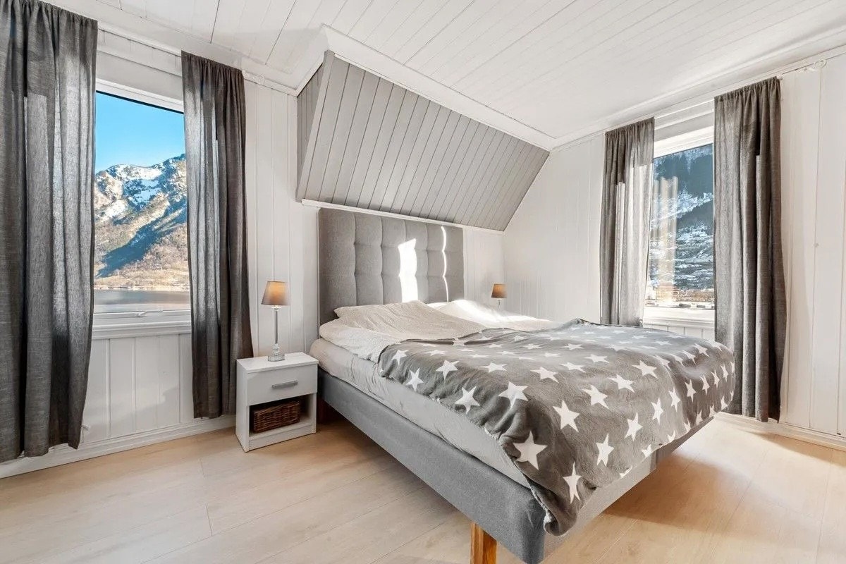 Hovedsoverom. det er totalt 5 soverom. Galleribilde