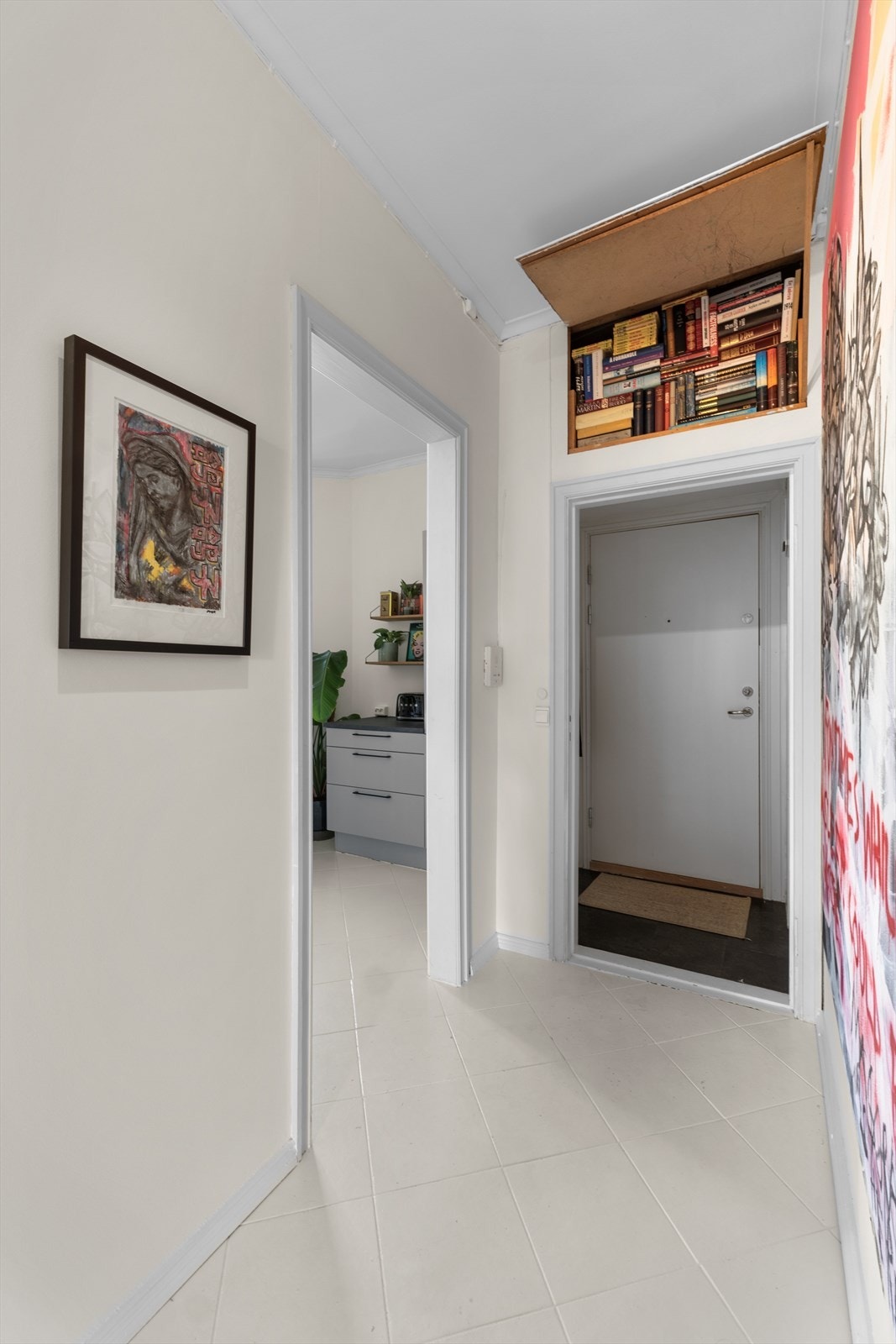 Smart løsning over døråpning inn mot entré Galleribilde