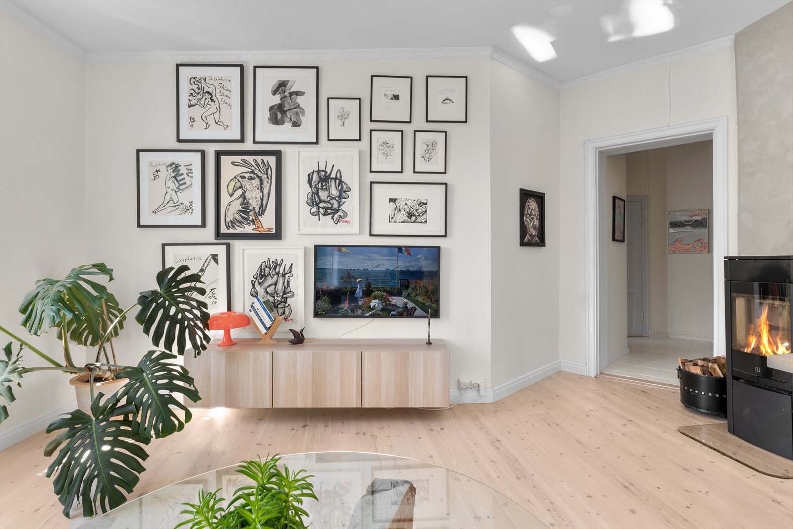 Leiligheten har eldre tregulv Galleribilde