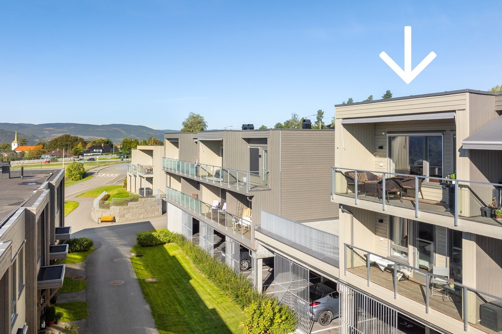 Eiendommen har en attraktiv beliggenhet i et etablert og barnevennlig område på Tranby. Galleribilde