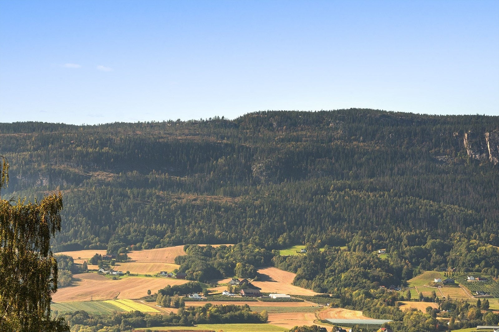 Fra boligen er det nydelig utsikt over Lierdalen og videre mot Drammensfjorden. Galleribilde