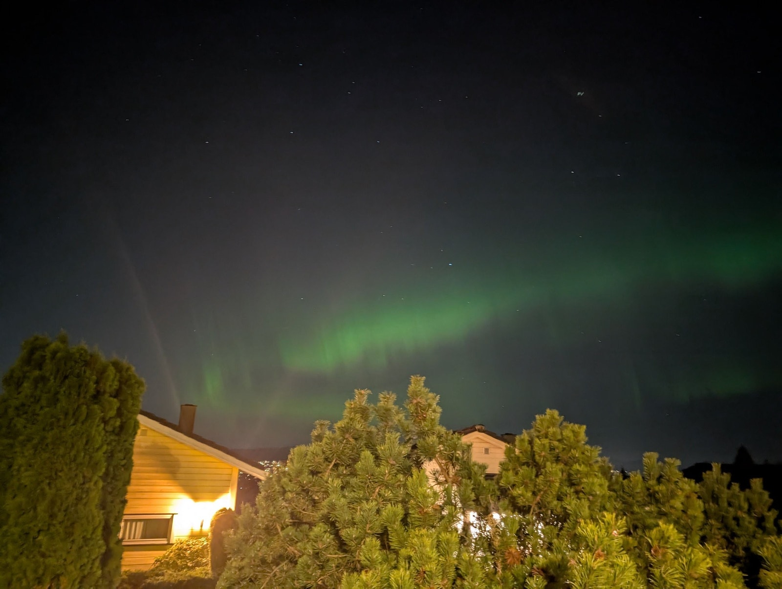Nordlys over Harastien (følger ikke med boligen). Galleribilde