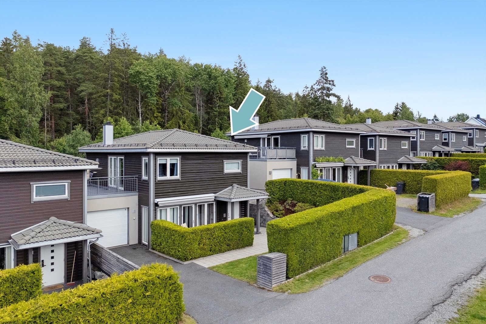Boligen har en solrik og sydvendt beliggenhet med nærhet til natur, turstier og et bredt fritidstilbud. Galleribilde