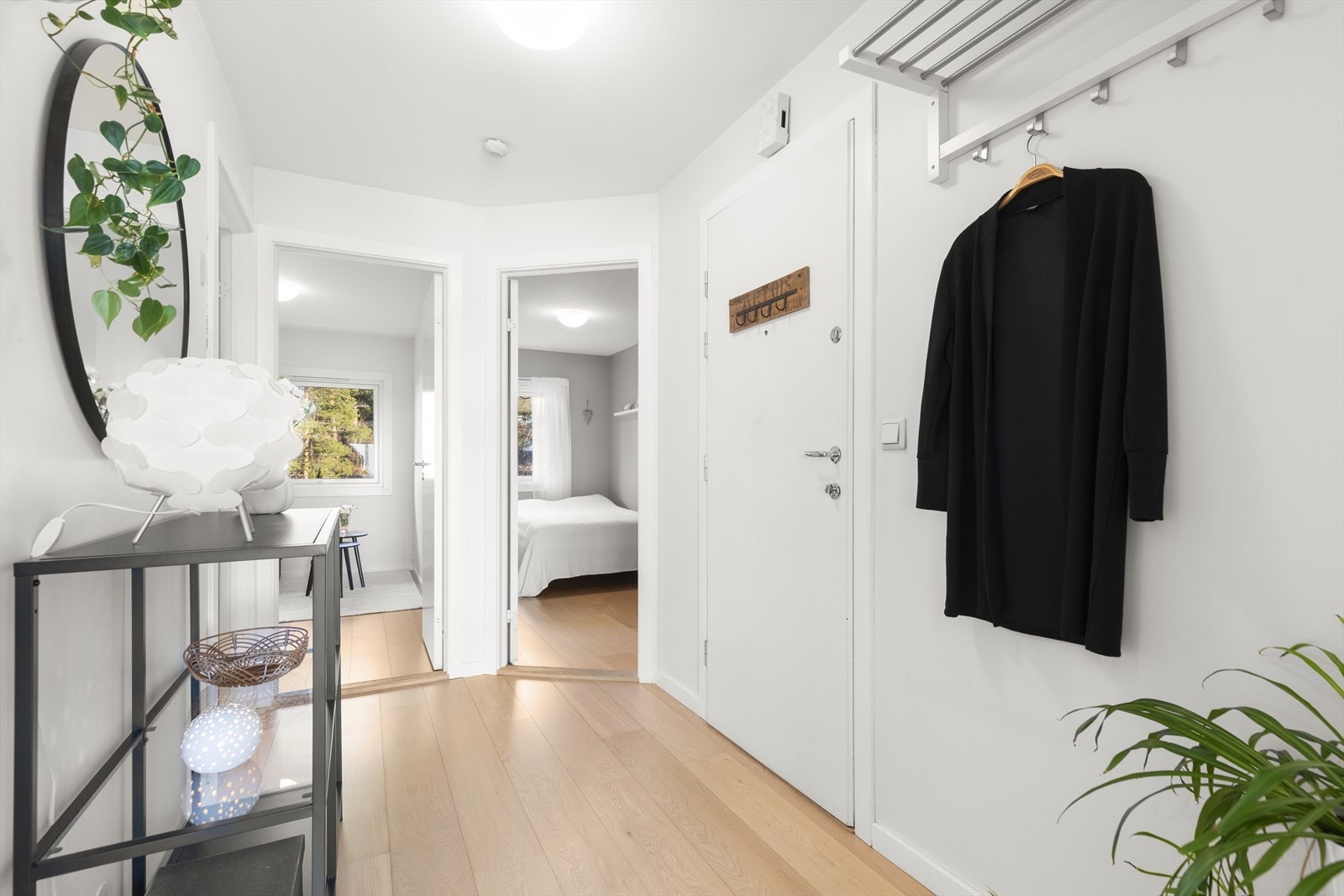 De to soverommene med adkomst fra entreen har vinduer mot nordøst. Galleribilde