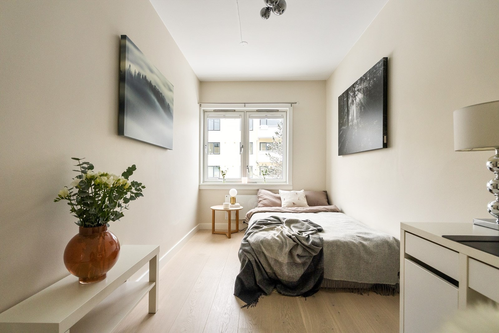 Soverom 2 har en god og funksjonell størrelse, med plass til både seng og øvrig møblering etter behov. Galleribilde