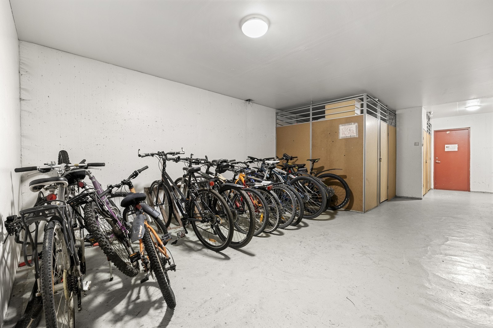 Felles sykkelparkering. Galleribilde