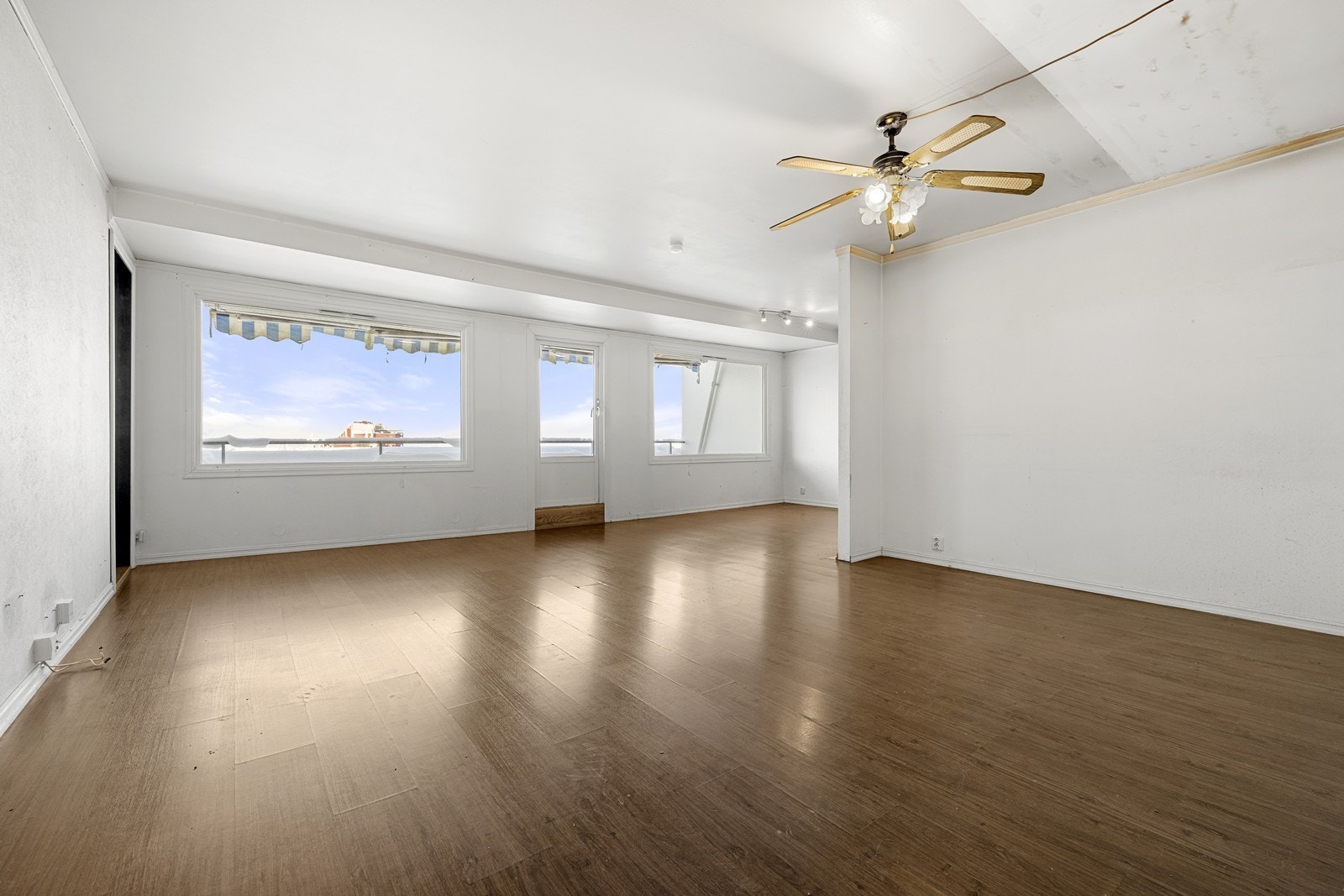 Stuen byr på flere muligheter til møblering. Galleribilde