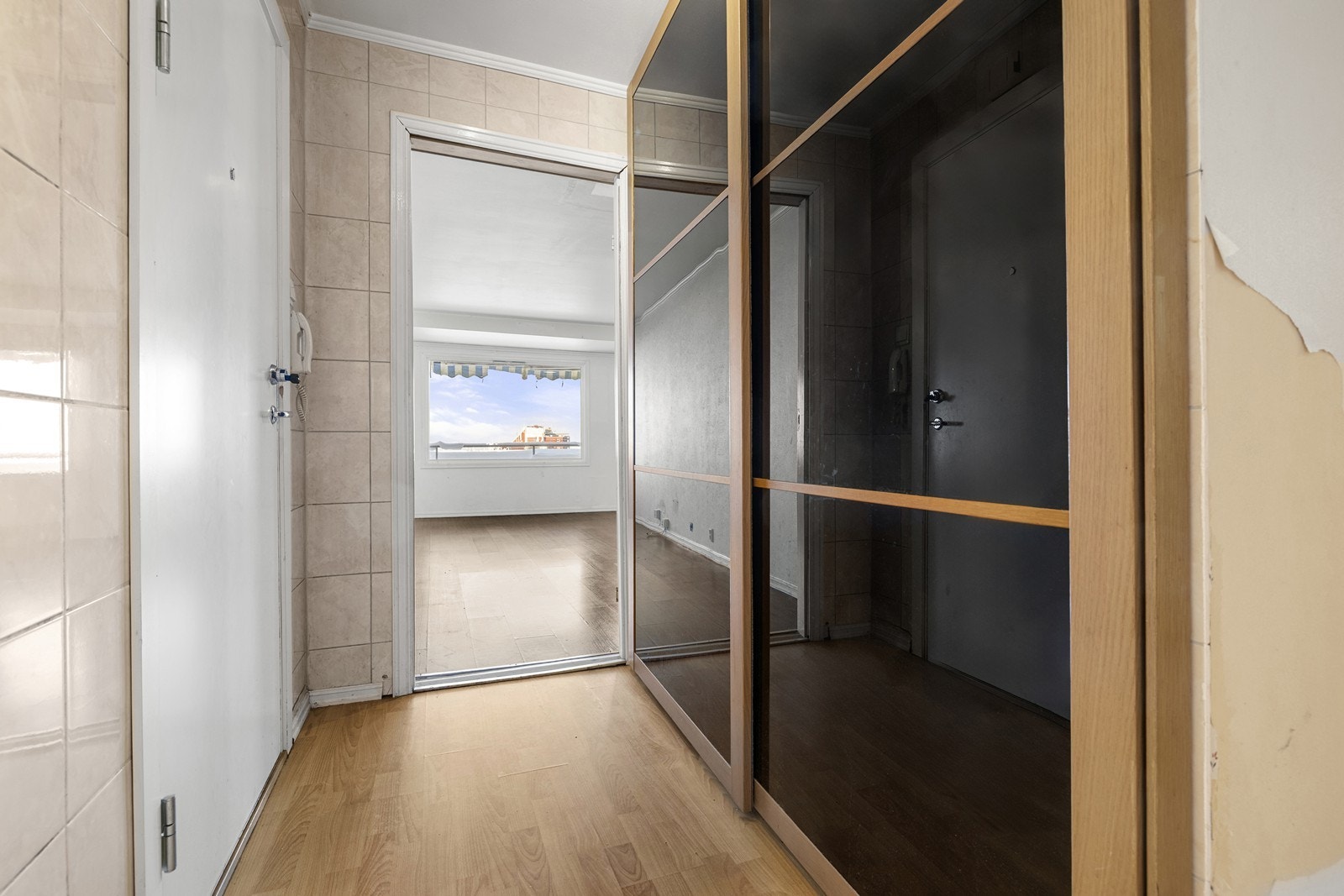 Entré med plass til garderobeløsning. Galleribilde