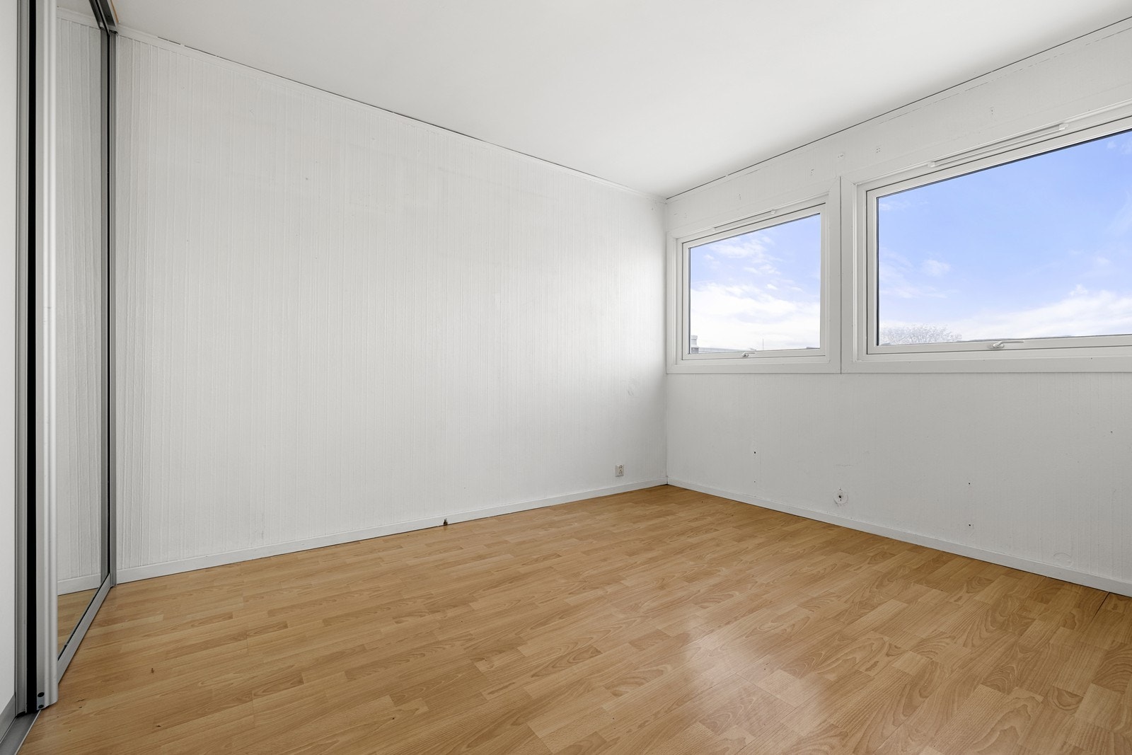 Soverom av god størrelse med plass til seng. Galleribilde