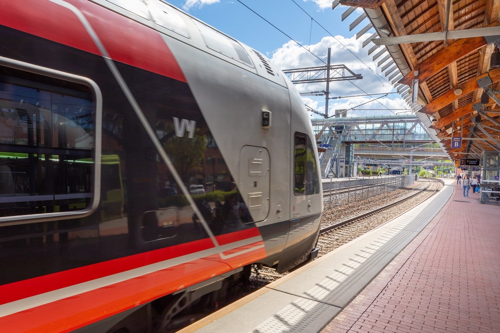 Fra Vardåsen går det buss ned til Asker sentrum med videre togforbindelser mot Oslo og Drammen. Galleribilde