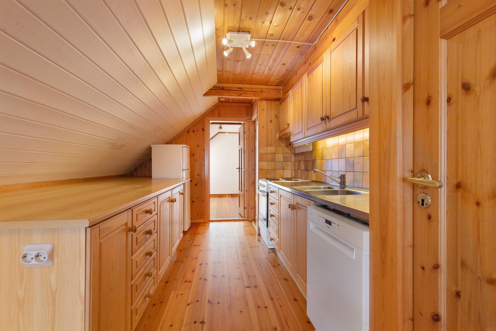 Godt med både skap- og benkeplass. Galleribilde