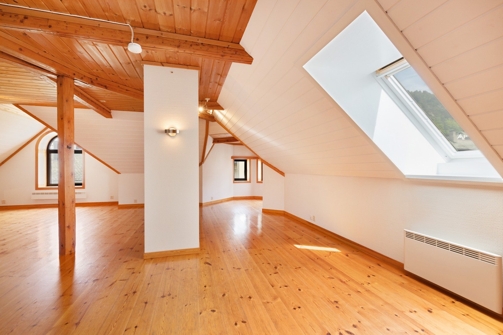 Leiligheten har et areal på 102 kvm i tillegg til lagringsplass på loft og bod. Galleribilde