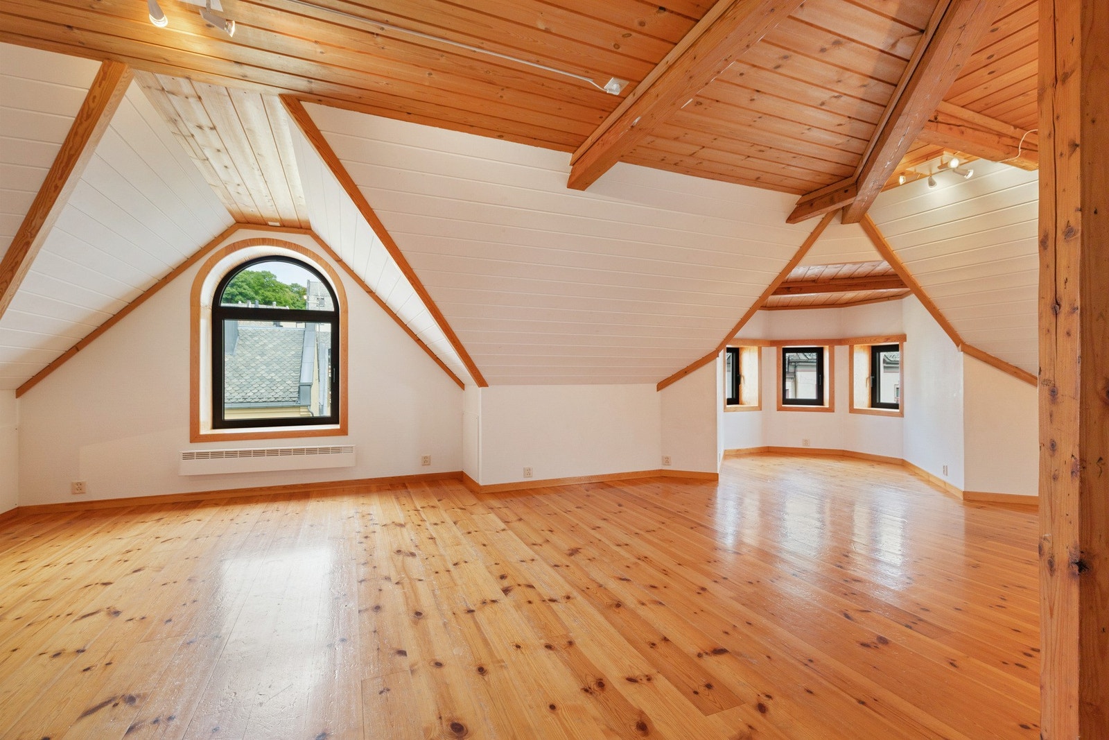 Her har du en flott loftsleilighet med særpreg! Galleribilde