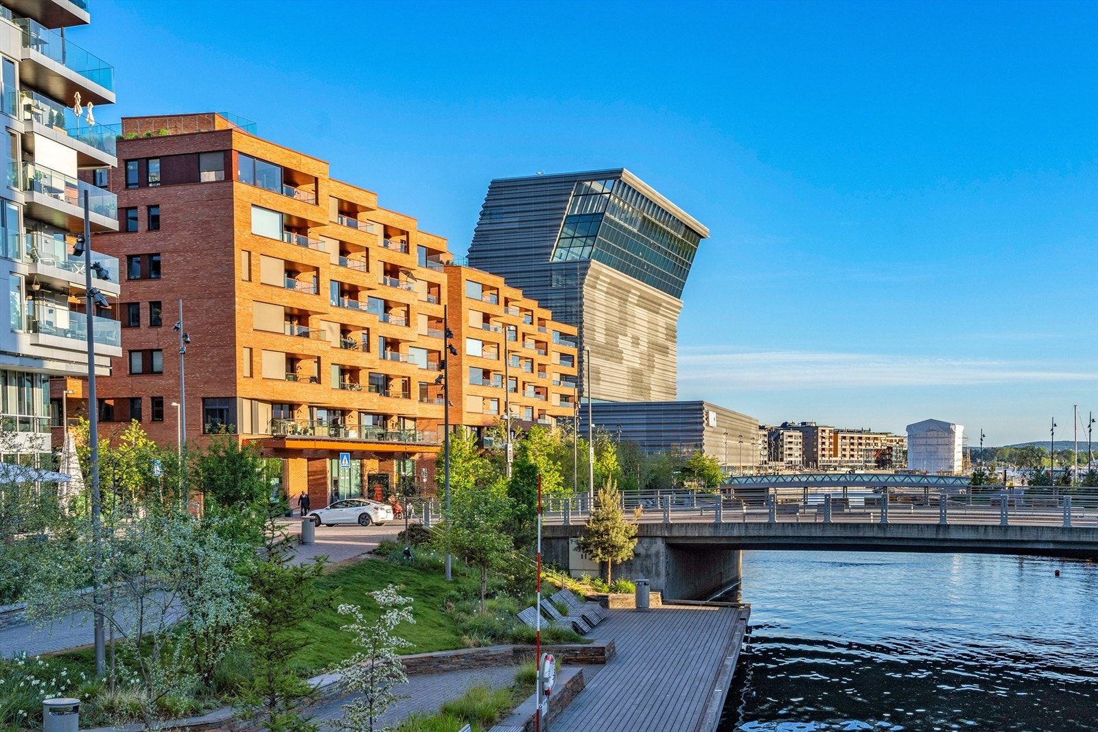 En kort busstur unna ligger også Bjørvika, som kan by på et rikt utvalg av kultur, mat og byliv. Galleribilde