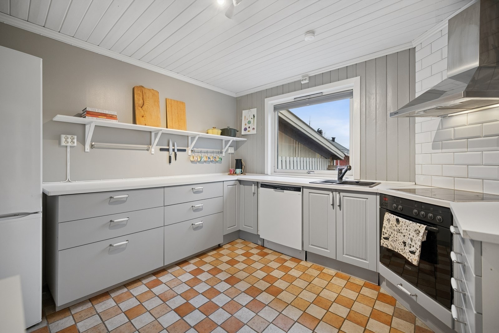 Gode arbeidsflater og opplegg for oppvaskmaskin. Galleribilde