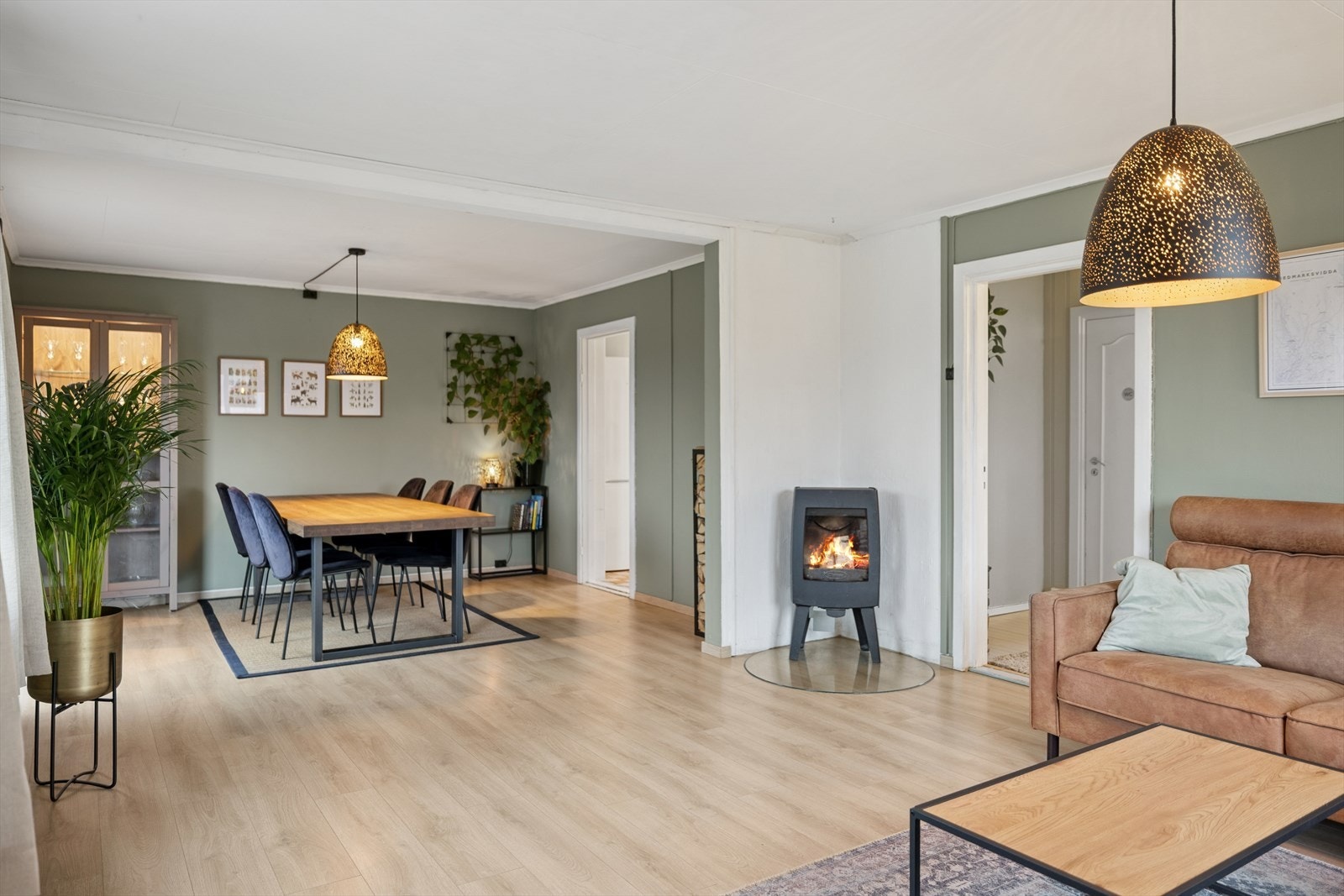 En vedovn sørger for både god varme og atmosfære på kalde dager. Galleribilde