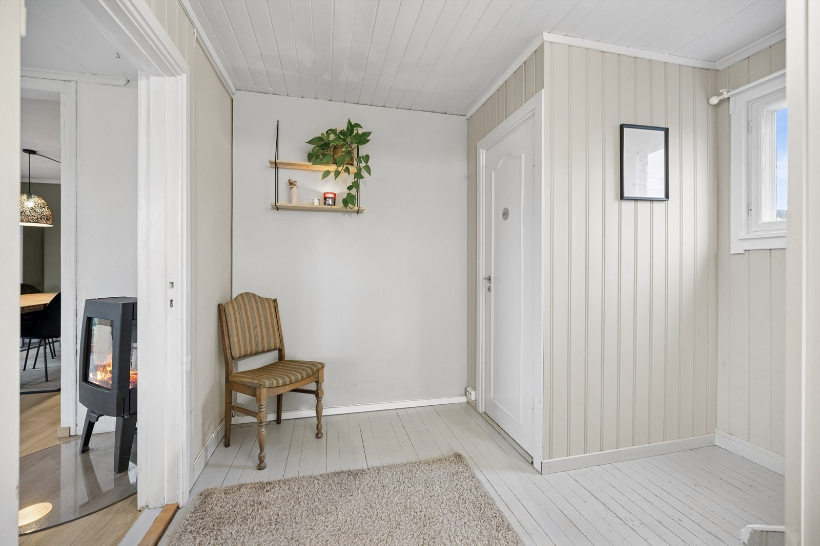 Fra gangen er det direkte tilknytning til stuen. Galleribilde