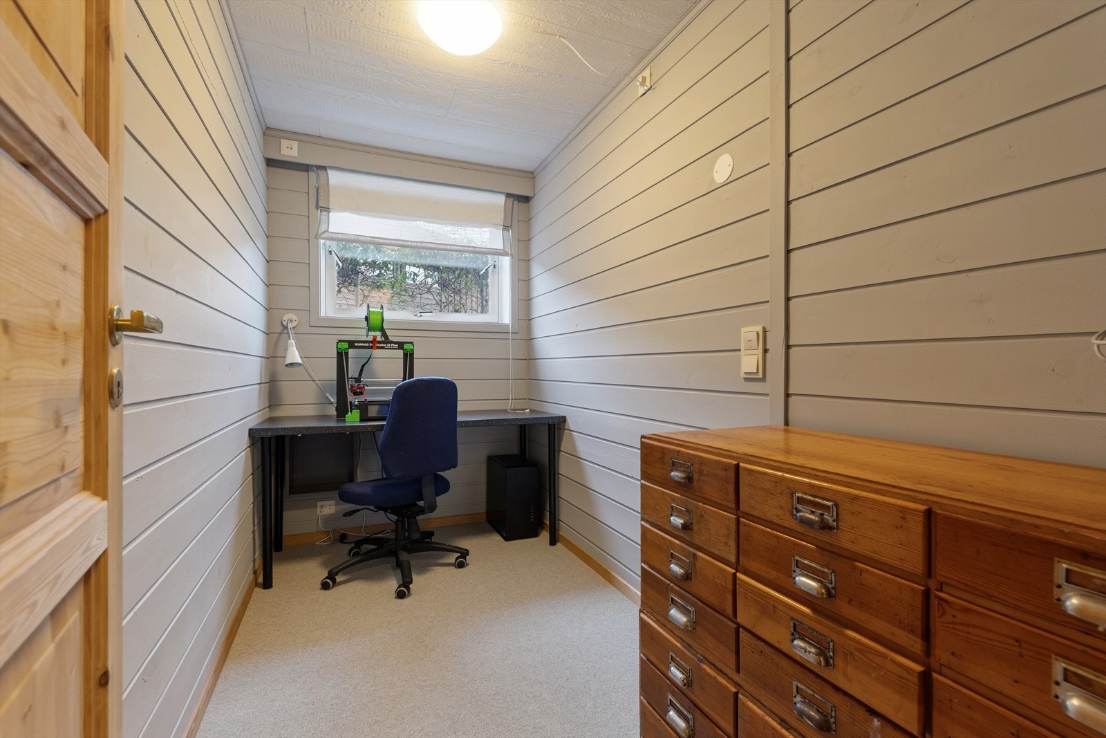 Rom innredet som kontor i kjelleren (se punkt "ferdigattest"). Galleribilde