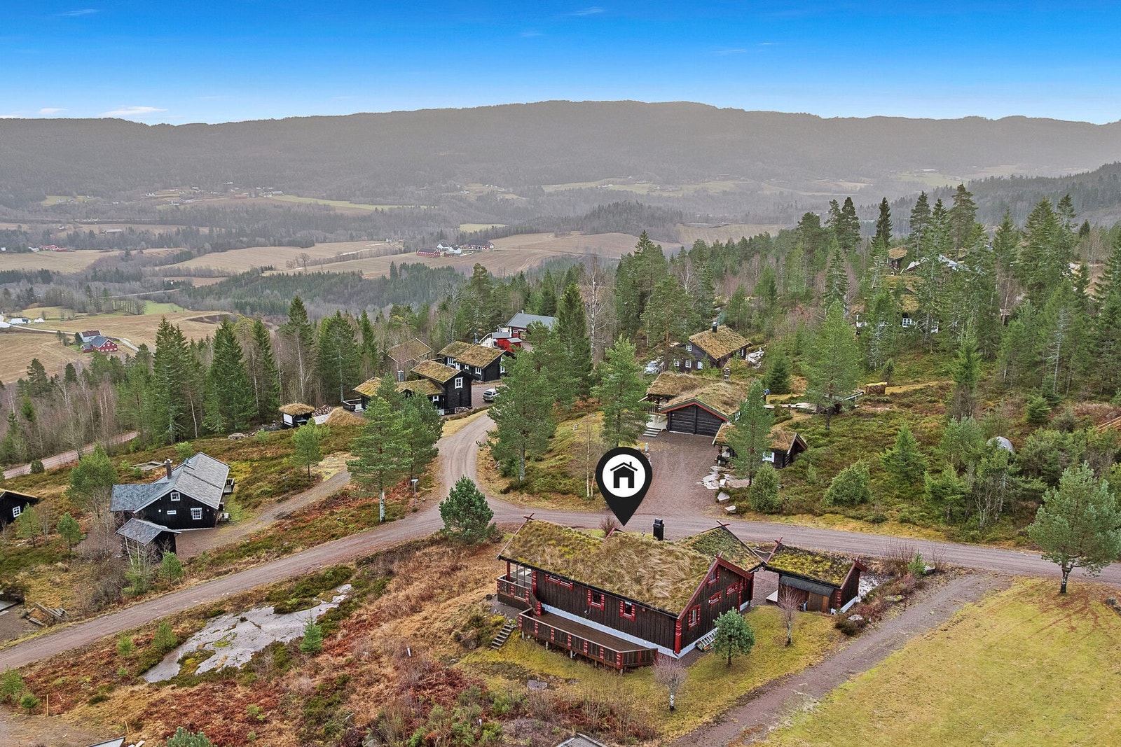 Ønsker du å ta på deg langrennsskia er det preparerte skiløyper i nærområdet, samt kort vei til fylkesanlegget Borgen. Galleribilde