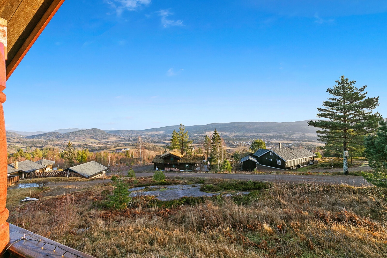 Tilleggstomten avbildet i front med gode muligheter. Galleribilde