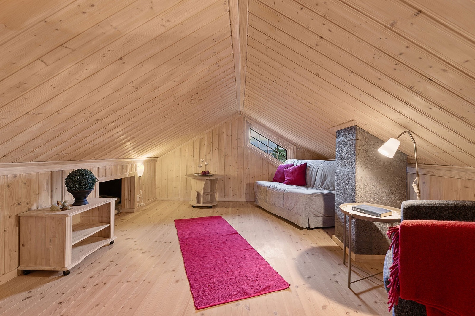 Hemsen er ikke målbar grunnet lav takhøyde, men har god bruksverdi. Galleribilde