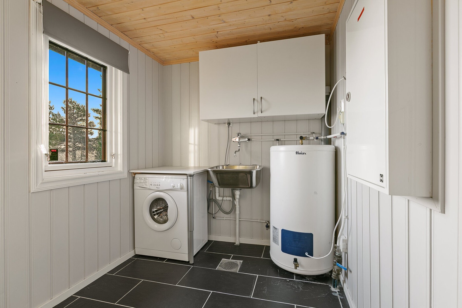 Hytta er innredet med eget vaskerom. Galleribilde