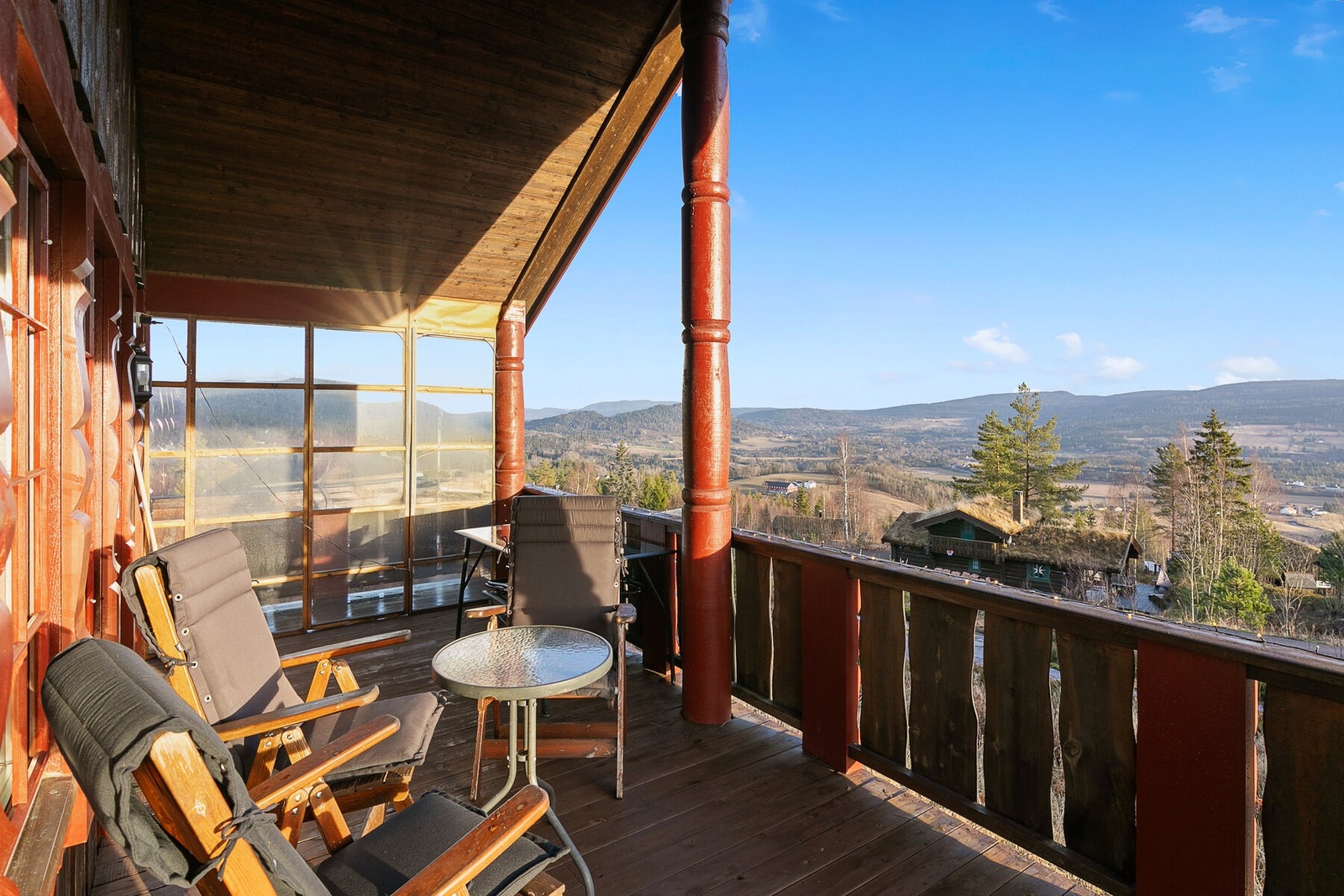 Utsikten tar seg også fint ut kveldstid med belysning fra Svarstad sentrum. Galleribilde