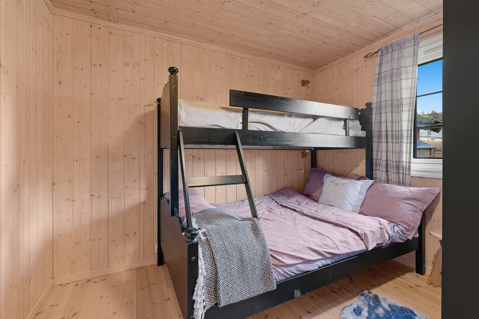 Soverom 2 med god plass til køyeseng. Galleribilde