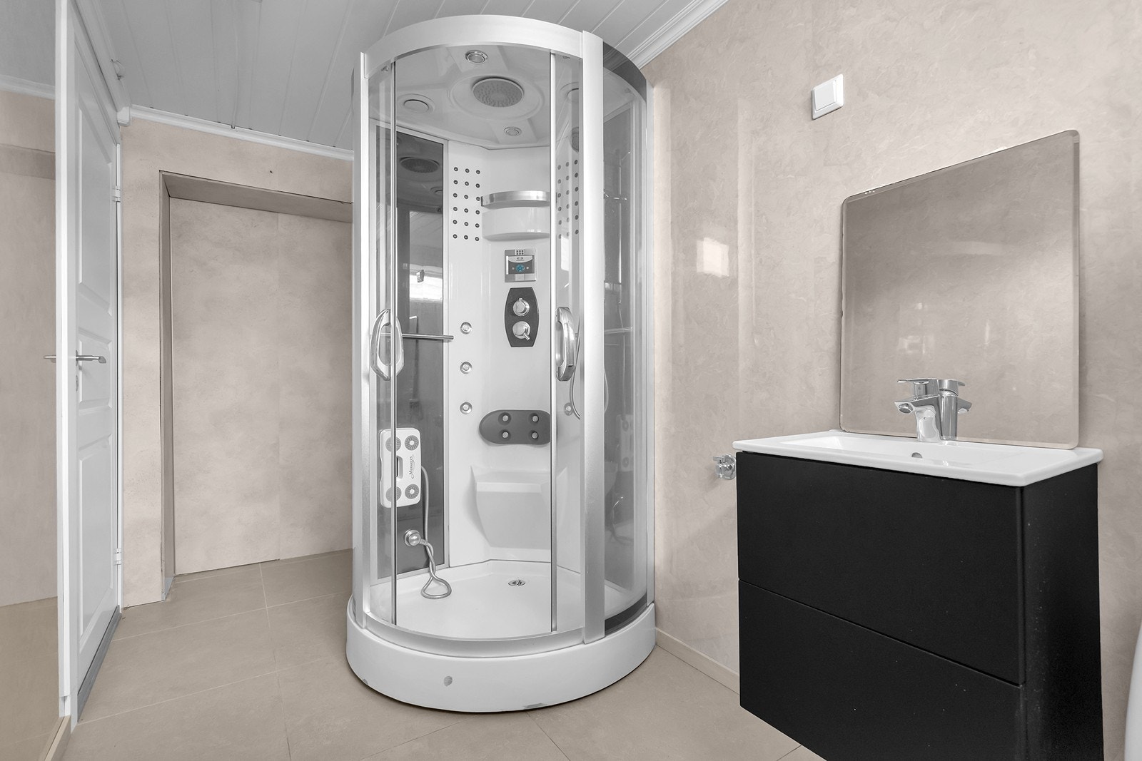 Det er lagt rør-i-rør i forbindelse med oppussing av badet i kjeller og etablering av kjøkken Galleribilde