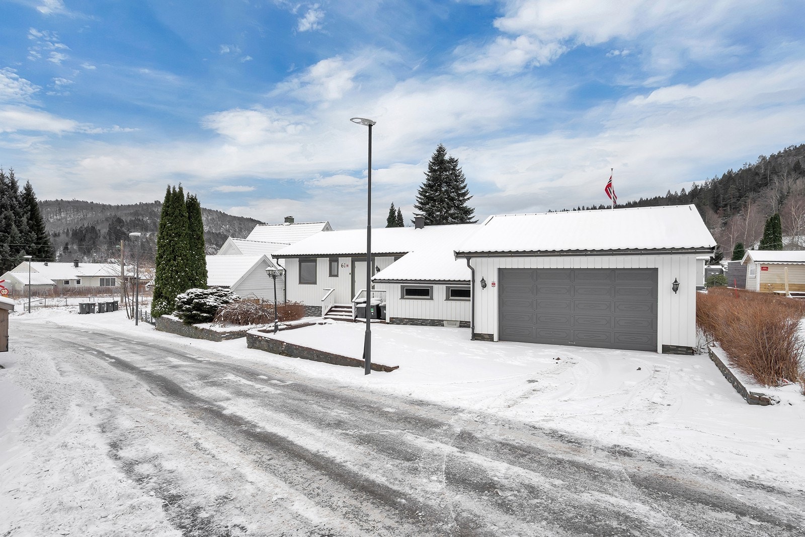 Exbo v/Eiendomsmegler Lars Hauge har gleden av å ønske velkommen til Mosby ringvei 61! Galleribilde