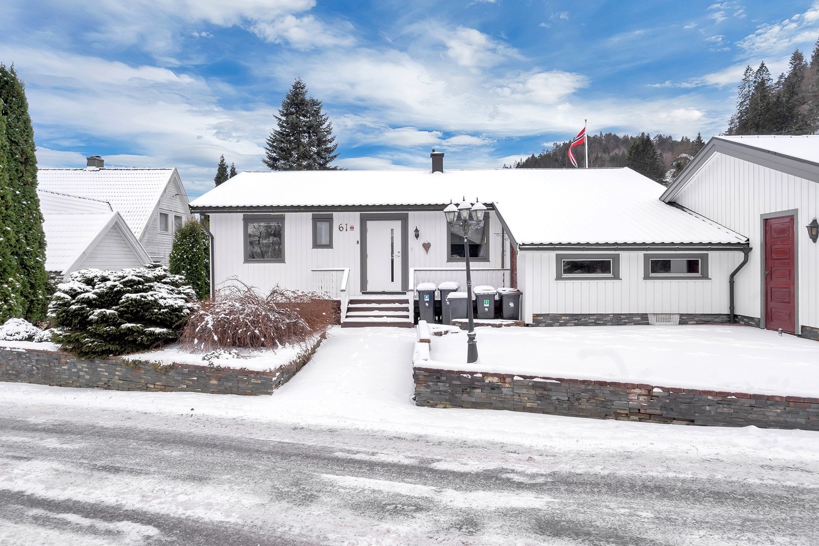 Her kan vi presentere en pen og innholdsrik enebolig med sentral beliggenhet på Mosby Galleribilde