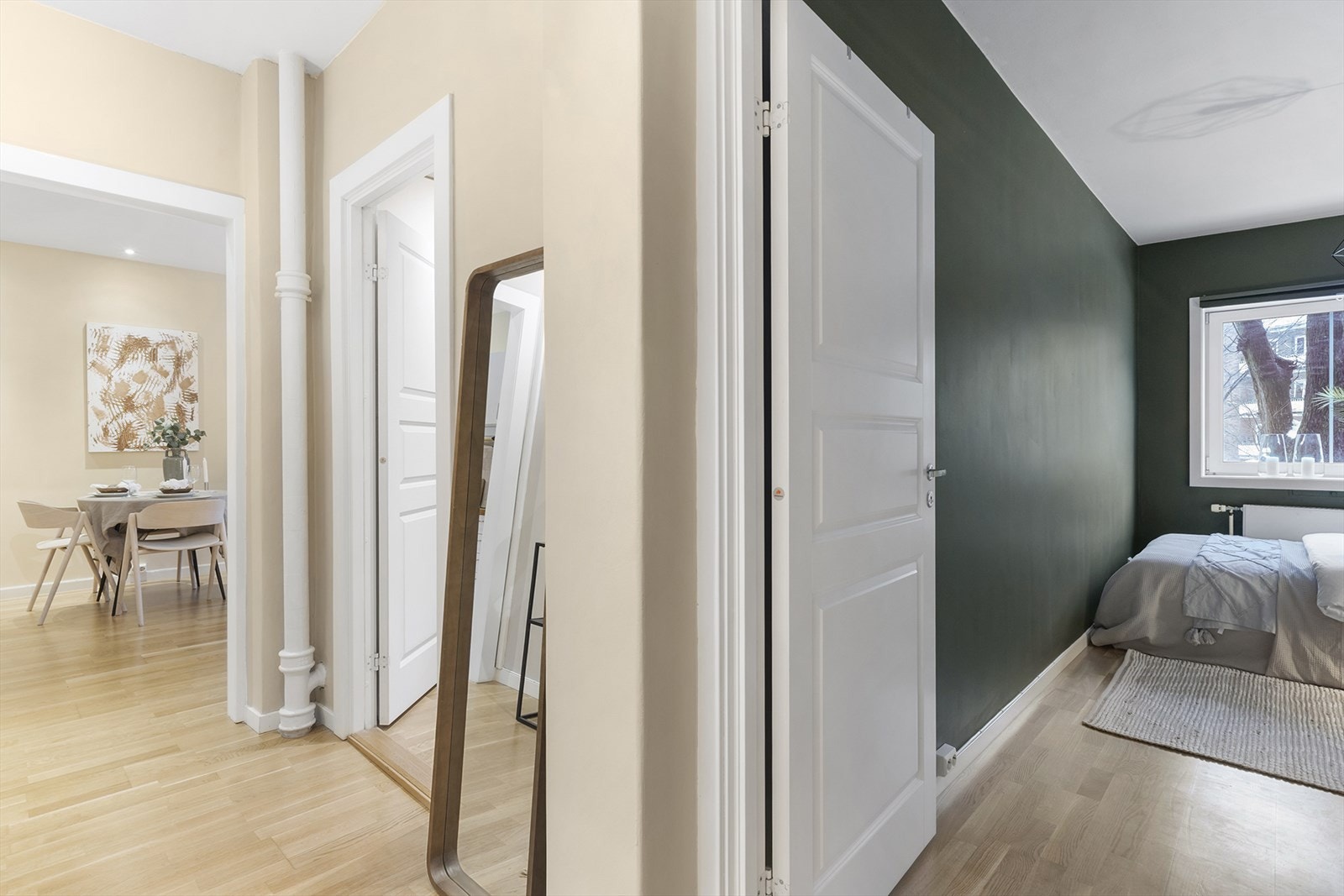 Veggen er nylig malt nå i 2026. Galleribilde