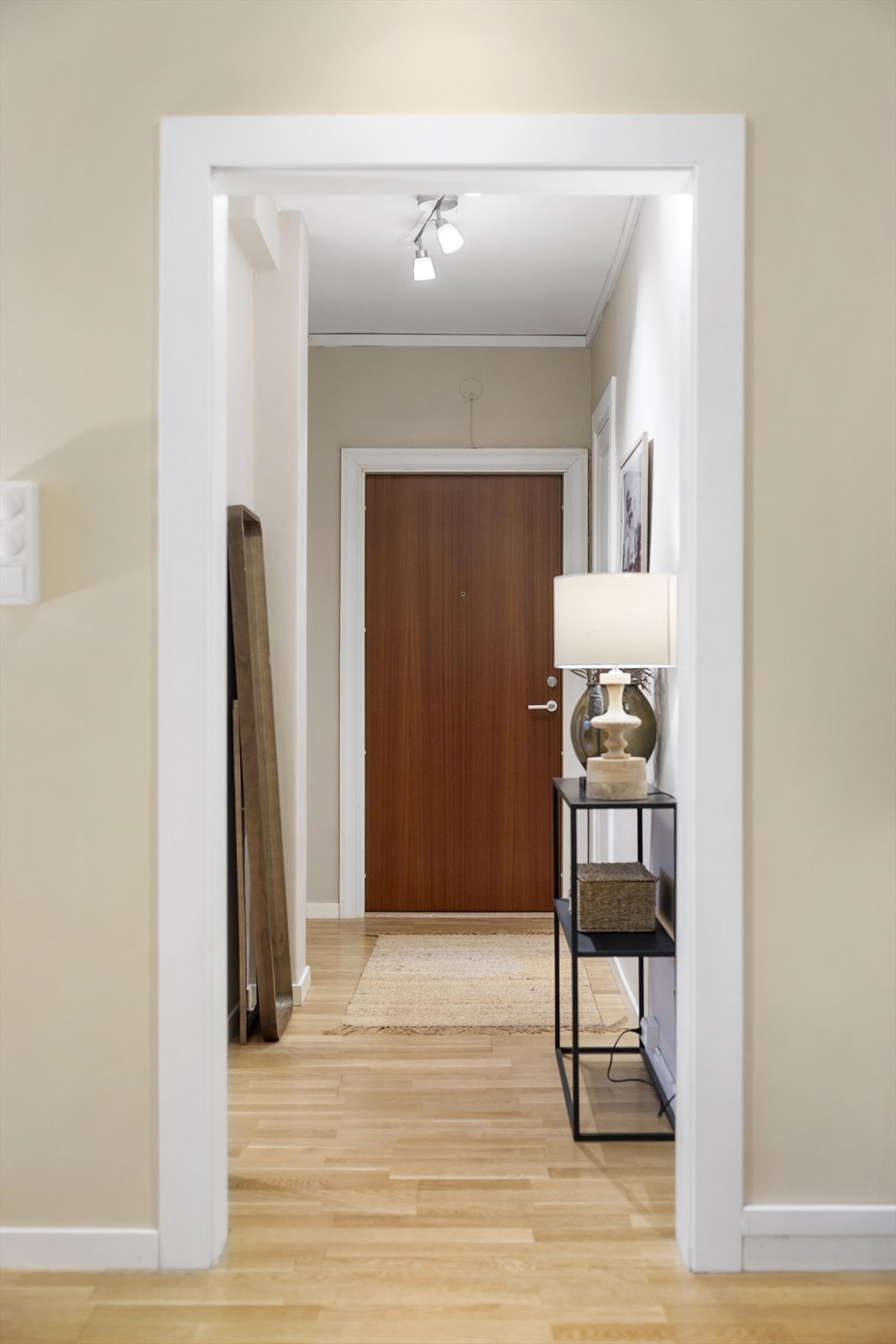 Entré med plass til yttertøy og sko, et fint førsteinntrykk. Galleribilde