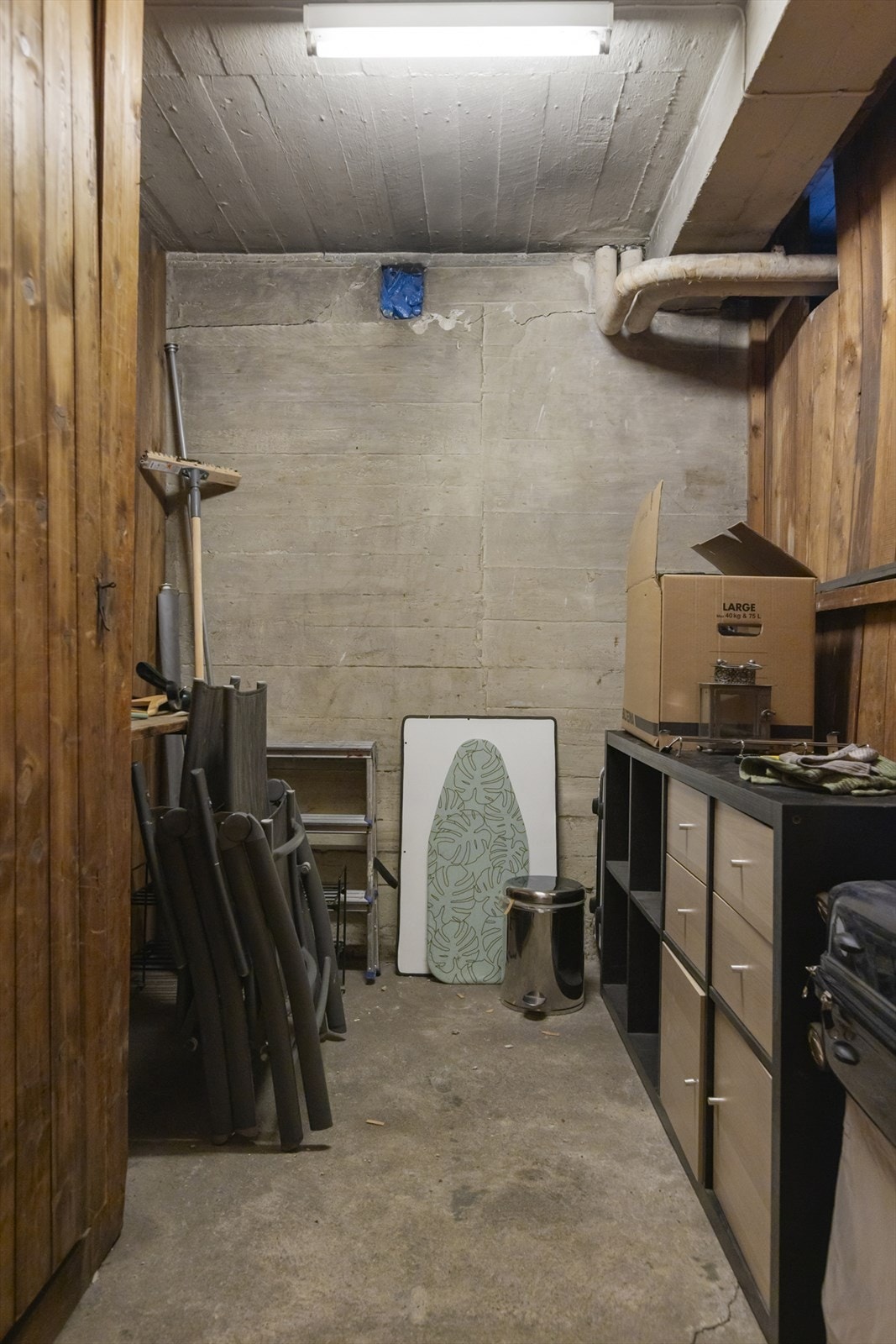 Romslig bod i kjeller. Galleribilde