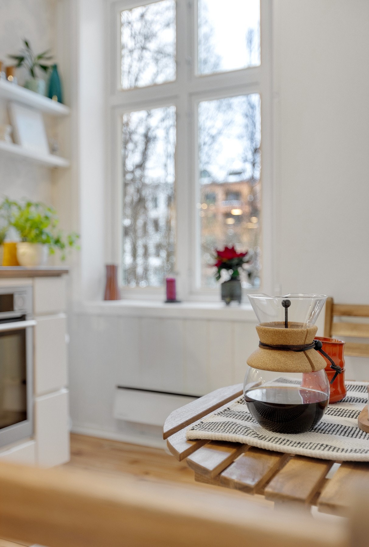 Her kan man nyte morgenkaffen med utsikt mot den vakre og rolige bakgården. Galleribilde