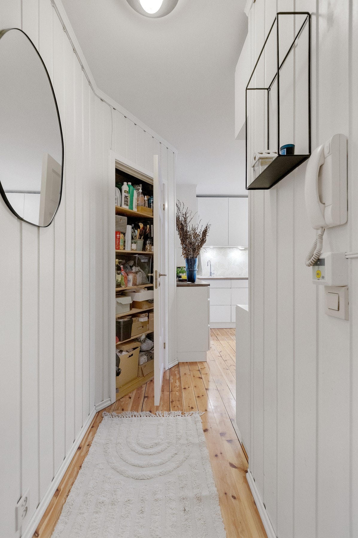 Innbydende entré/gang med god plass til oppbevaring. Galleribilde