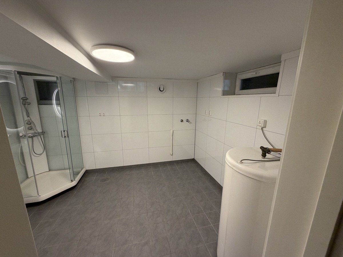 Bad, VVB og opplegg for vaskemaskin og tørketrommel Galleribilde