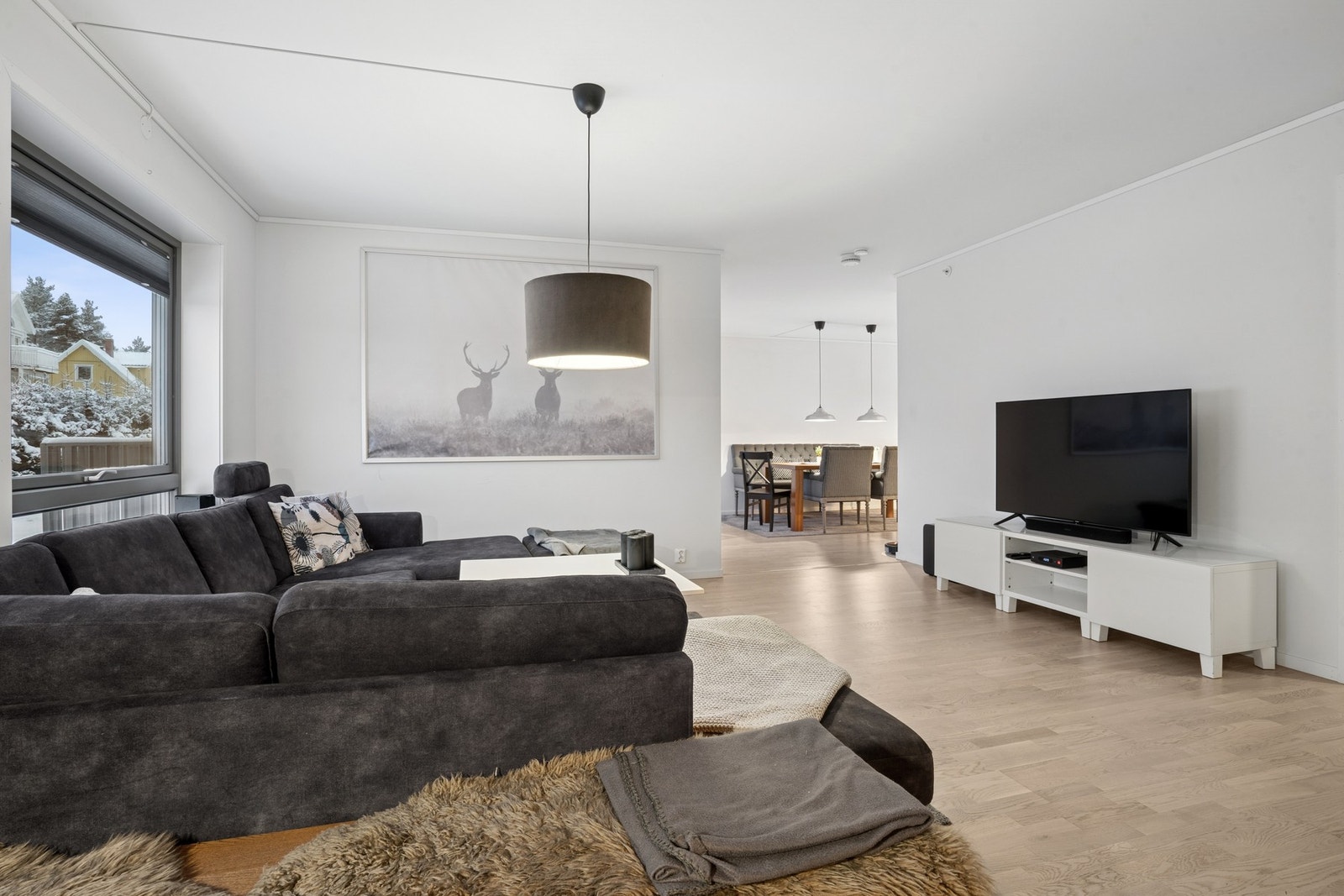 Flott allrom hvor venner og familie kan samles. Galleribilde