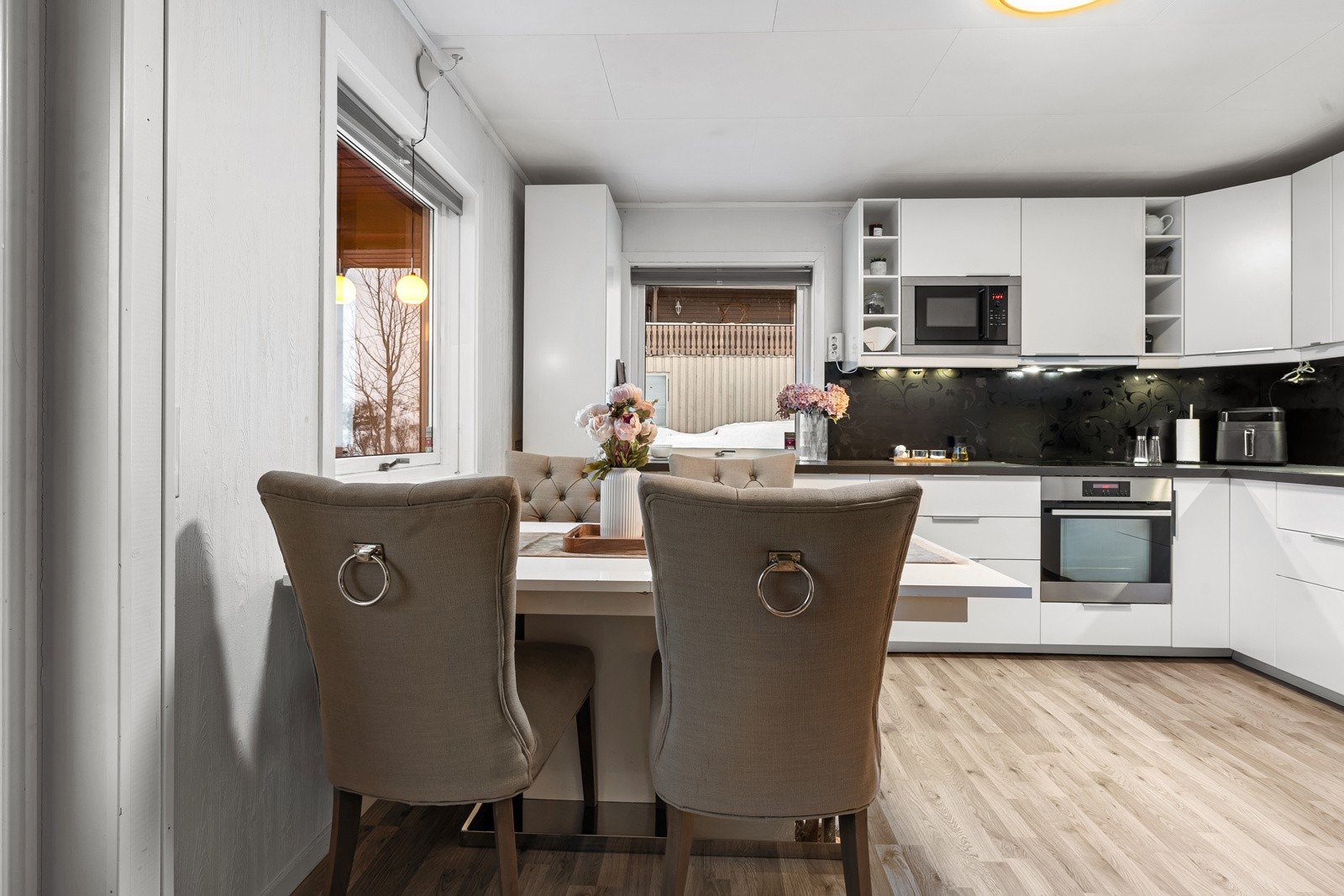 Kjøkkenventilator og rør ble byttet i 2023.