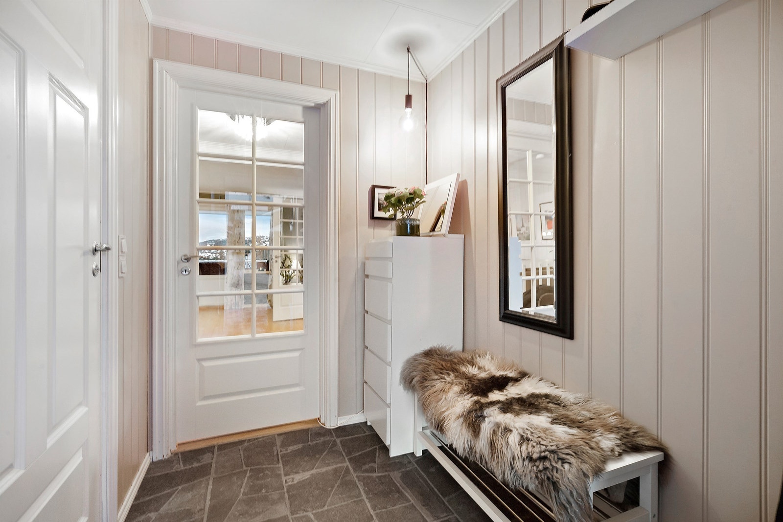 Entré utført i tidsriktige farger Galleribilde