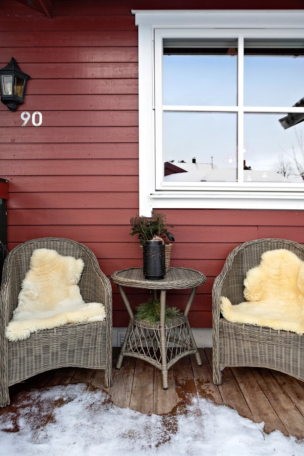 Koselig uteplass ved inngangen hvor flott morgensol kan nytes! Galleribilde