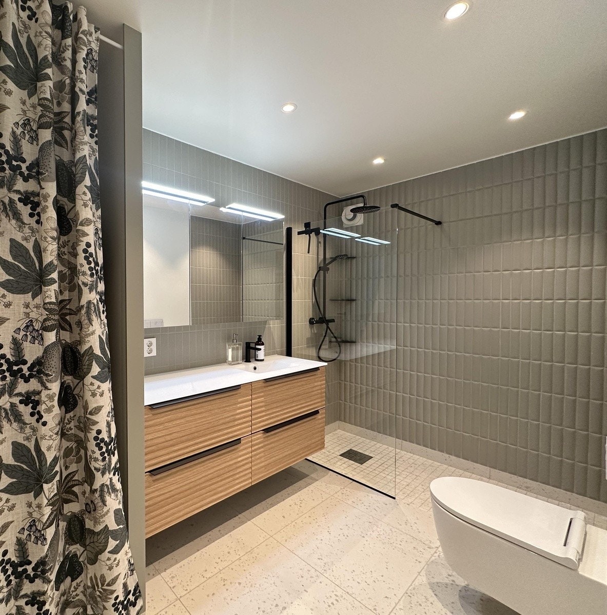 Stort bad som ble renovert sommeren 2023. Galleribilde