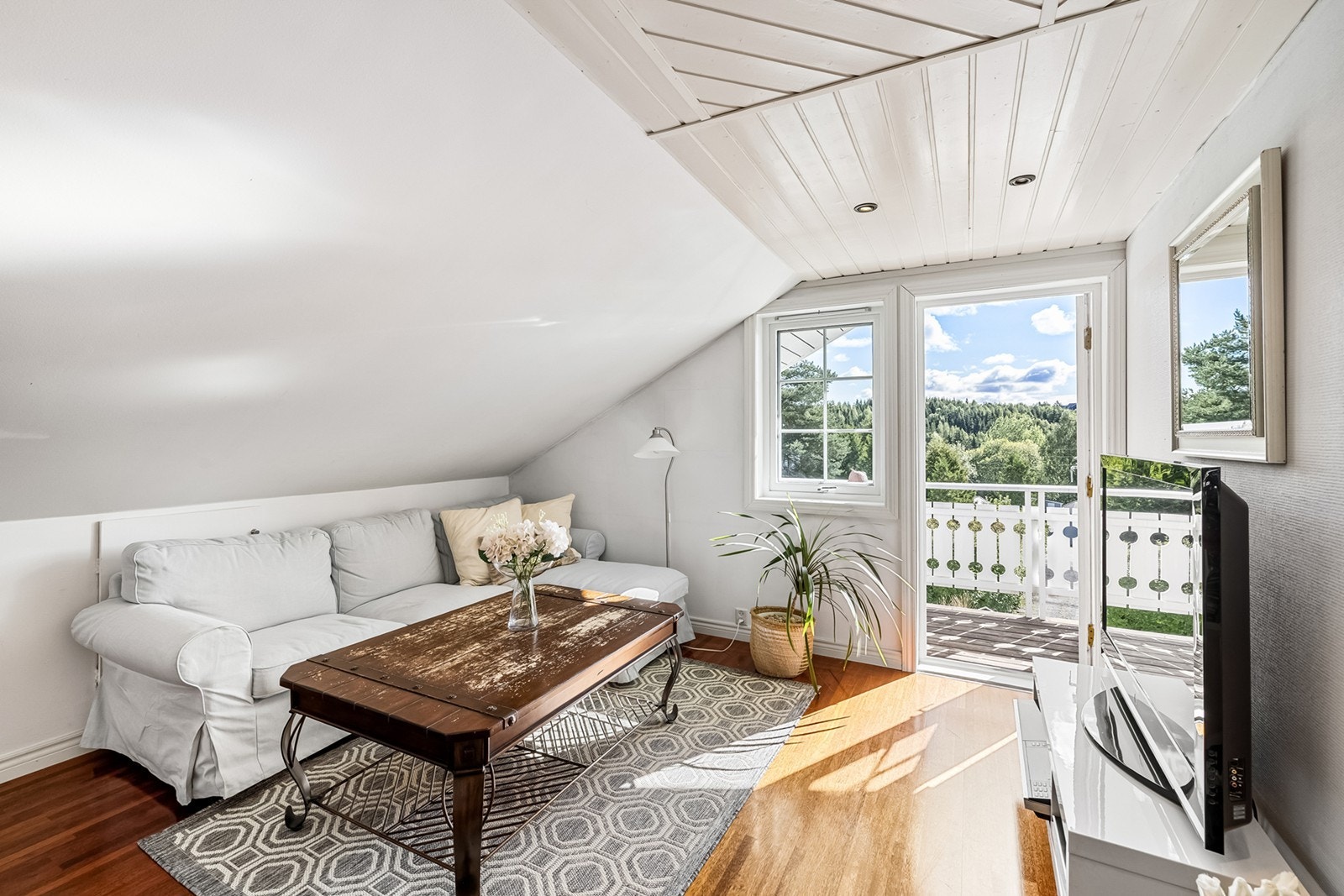Direkte adkomst til en koselig balkong - her kan en virkelig nyte kaffen med morgensol! Galleribilde