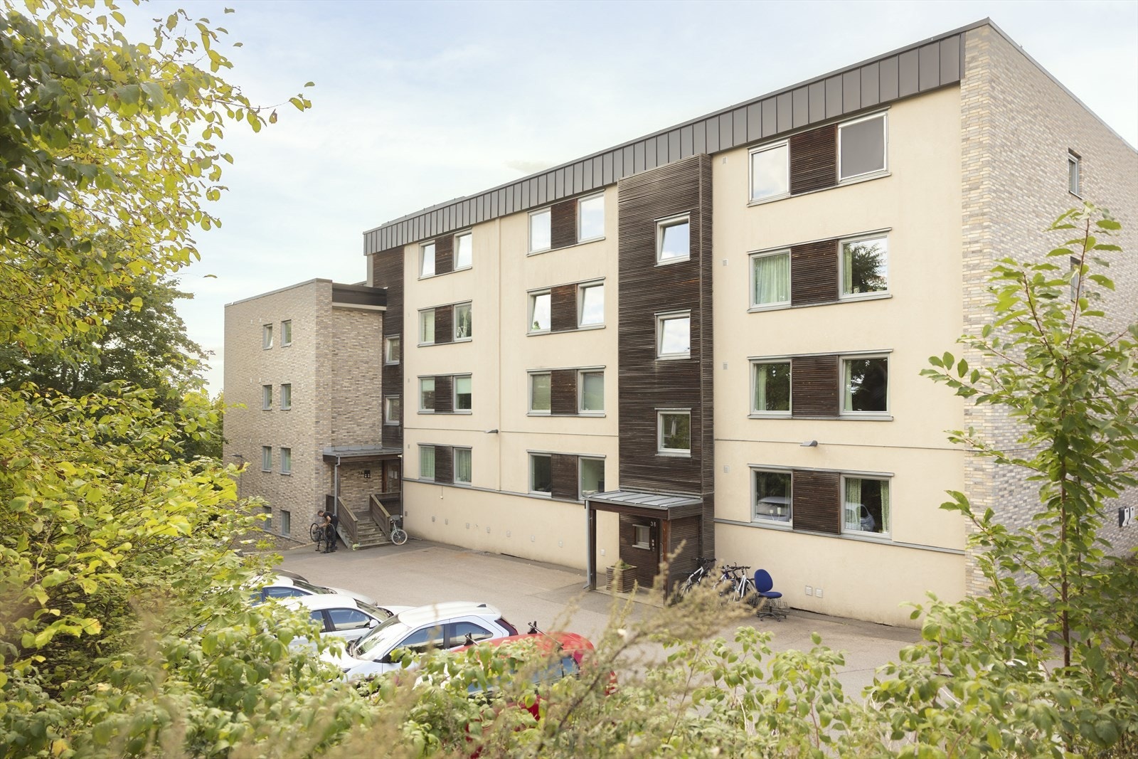 Parkeringsplasser tildeles iht venteliste. Dagens eier disponerer egen p-plass i dag mot kr 200,- Galleribilde