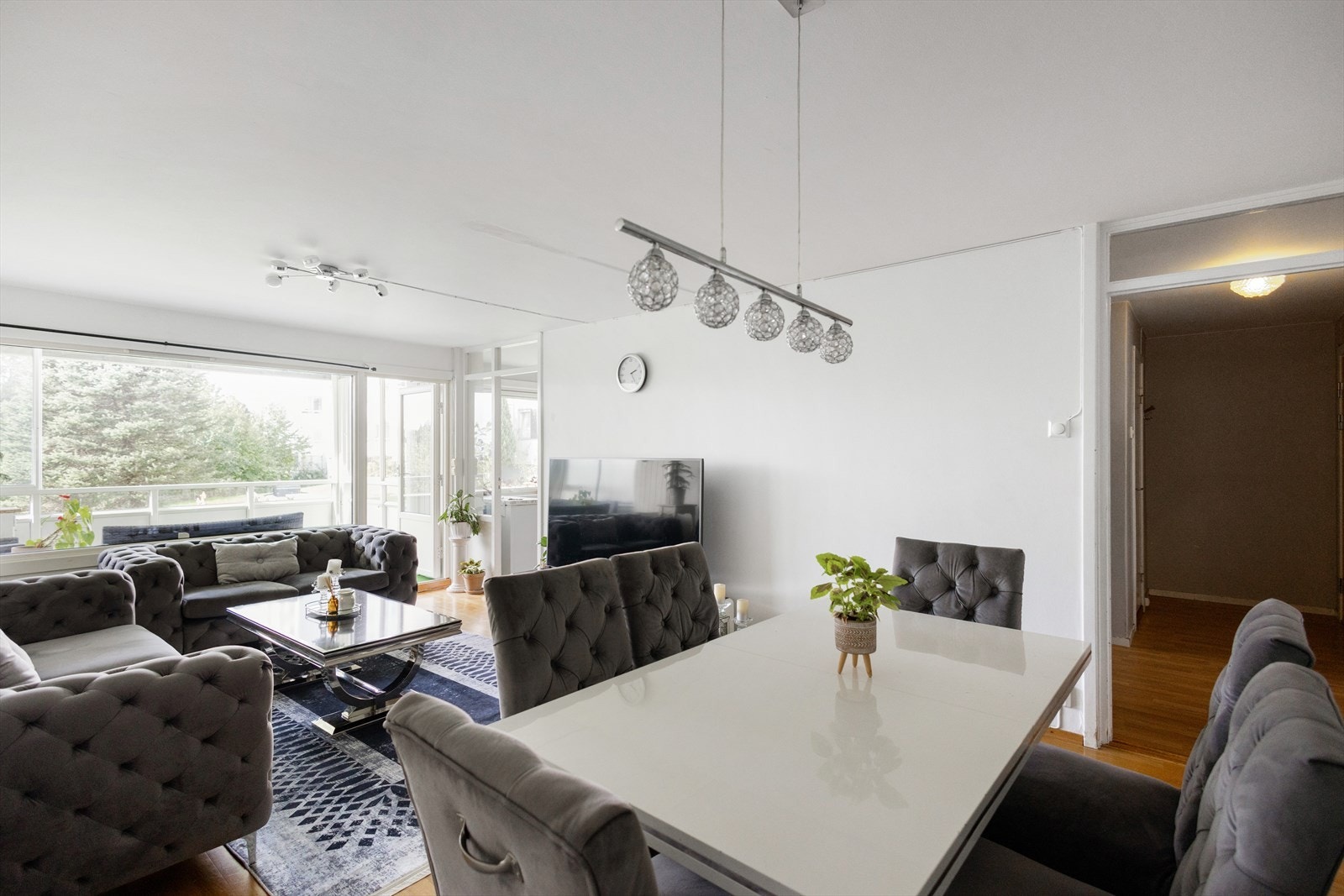 Boligen ligger på en attraktiv beliggenhet i et veletablert boligområde på Grefsen. Galleribilde